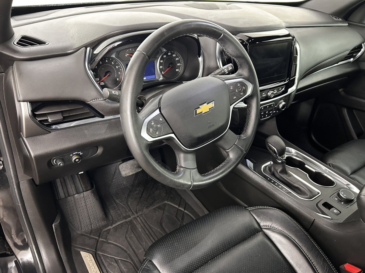 Used 2023 Chevrolet Traverse LT FWD image 18