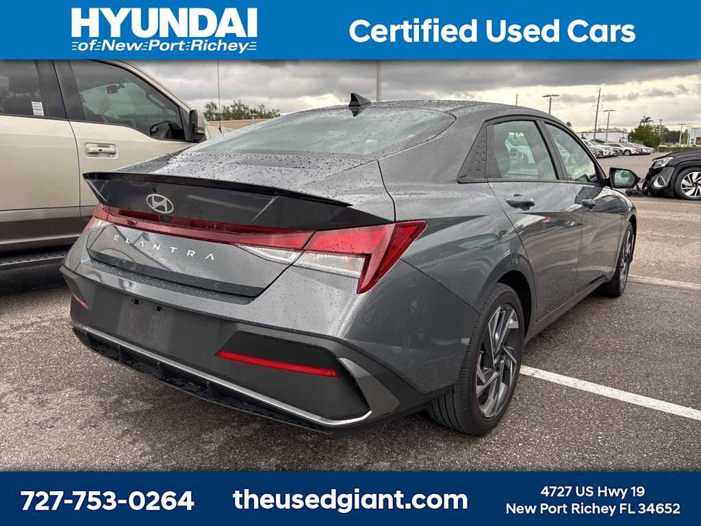 Certified 2025 Hyundai Elantra Sport image 3