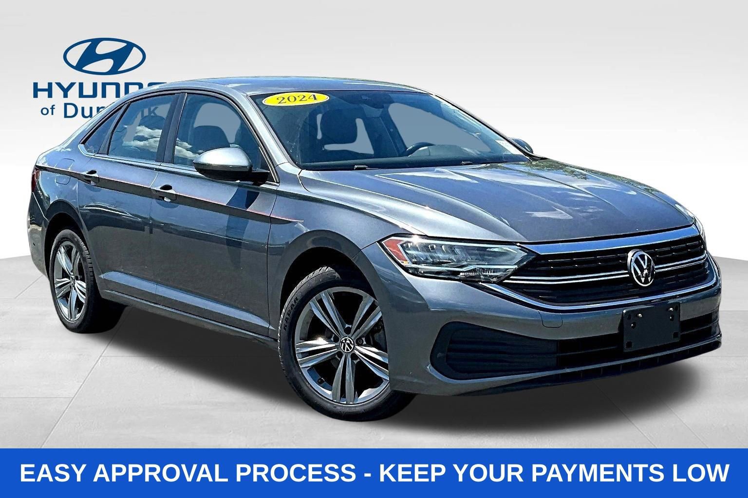 Used 2024 Volkswagen Jetta SE FWD image 2