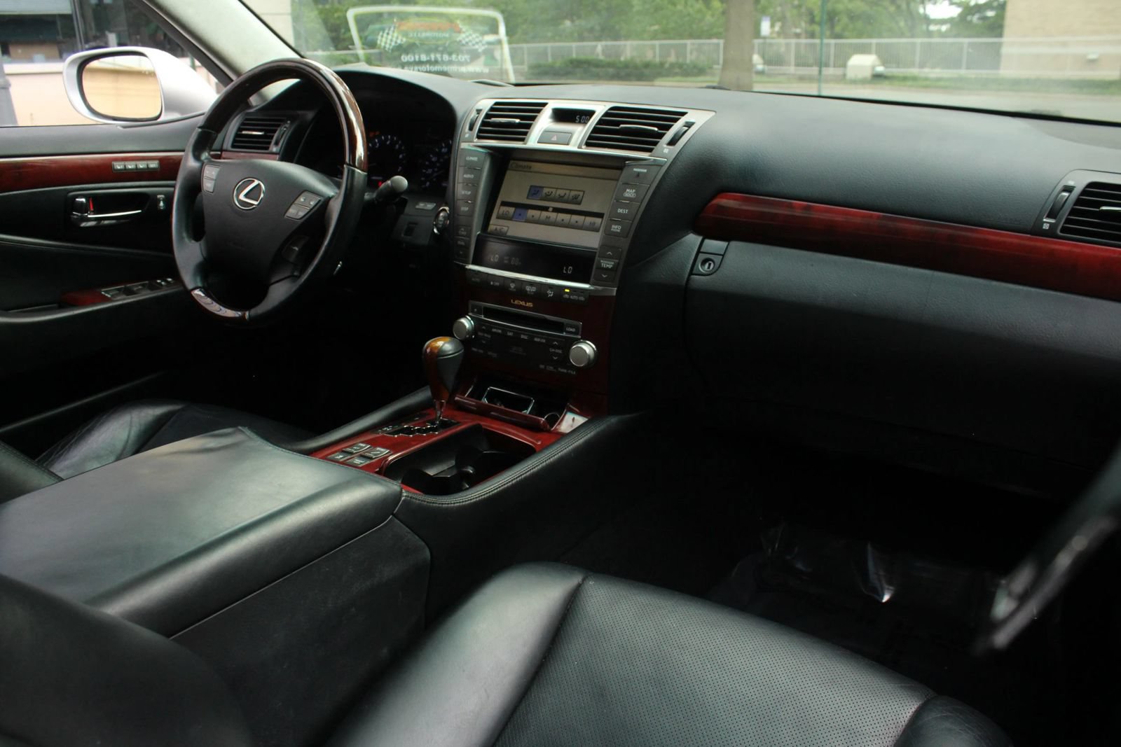 Used 2011 Lexus LS 460 L w/ Luxury Pkg RWD image 26