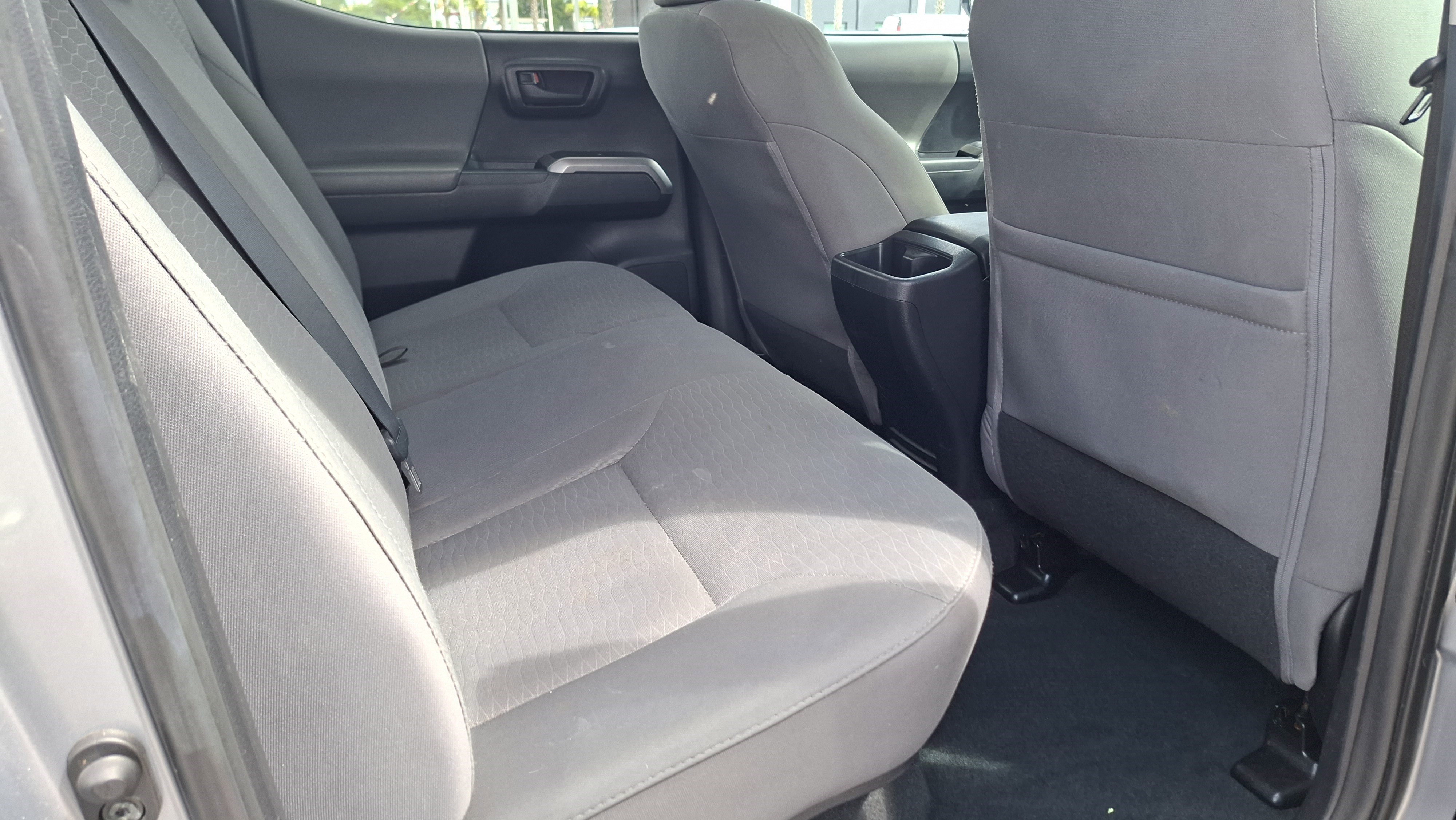 Used 2016 Toyota Tacoma SR5 w/ SR5 Appearance Package (SN) image 21