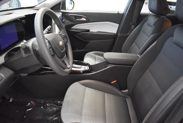 Used 2025 Chevrolet Trax LT FWD image 22