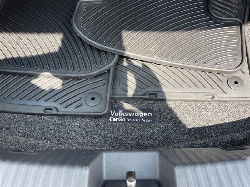 Used 2013 Volkswagen Beetle TDI FWD image 93