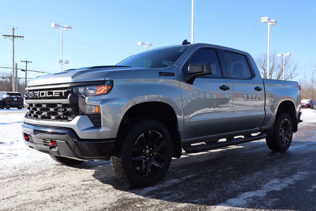 Used 2024 Chevrolet Silverado 1500 Custom Trail Boss w/ LPO, Dark Essentials Package image 9