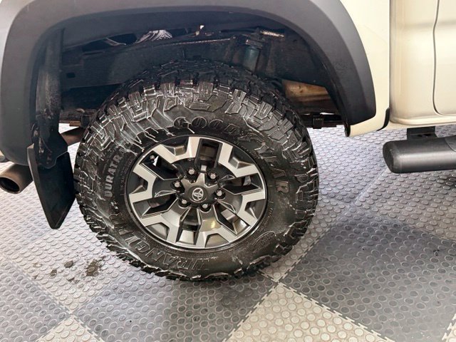 Used 2019 Toyota Tacoma TRD Off-Road AWD/4WD image 13