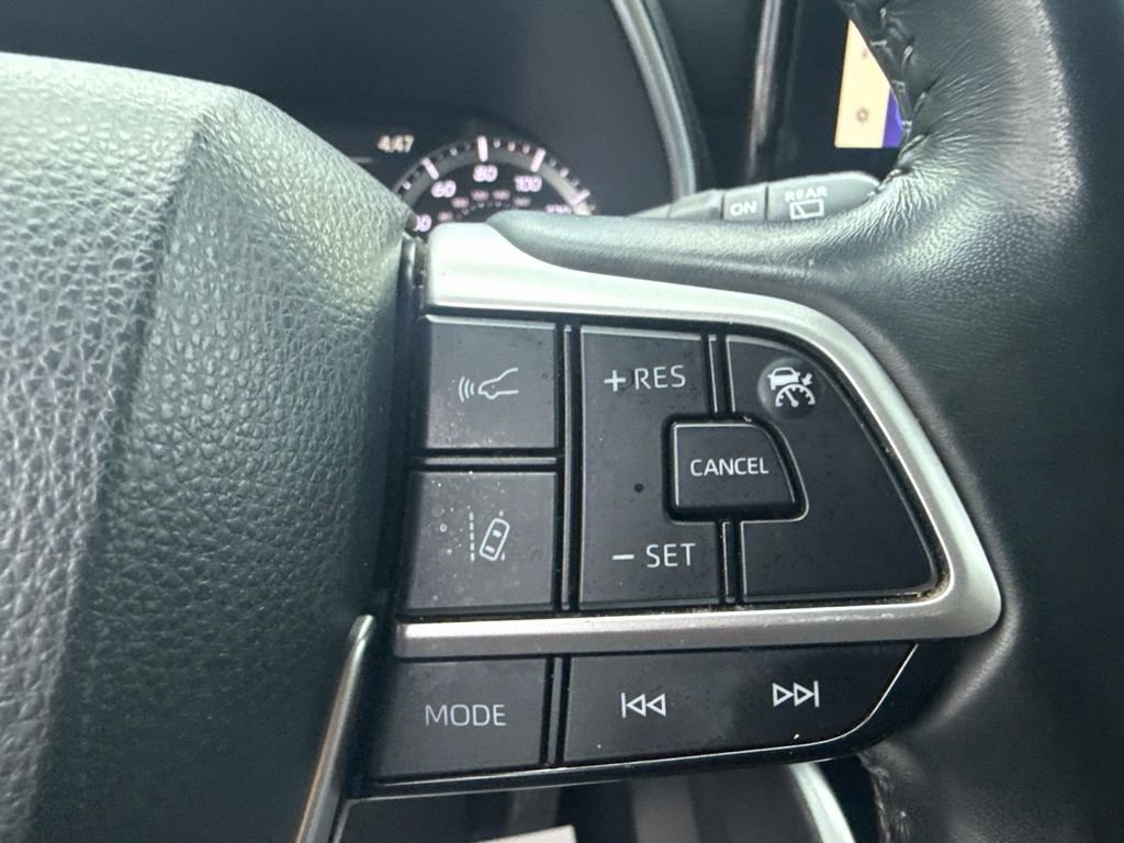 Used 2023 Toyota Highlander XLE image 29