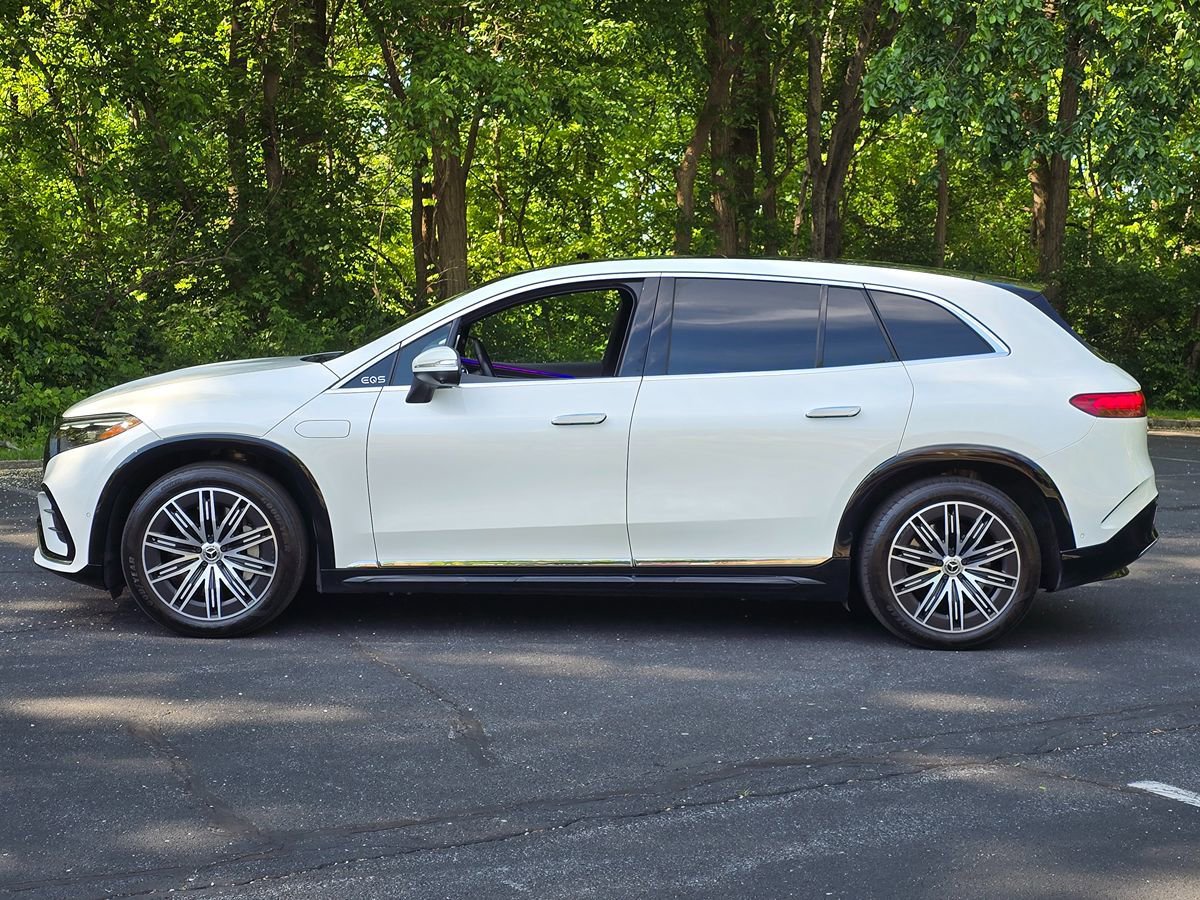 Used 2023 Mercedes-Benz EQS 580 4MATIC SUV w/ Pinnacle Trim Package image 3