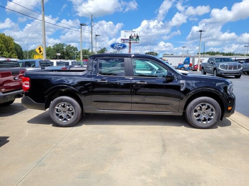 New 2025 Ford Maverick XLT w/ XLT Luxury Package FWD image 11