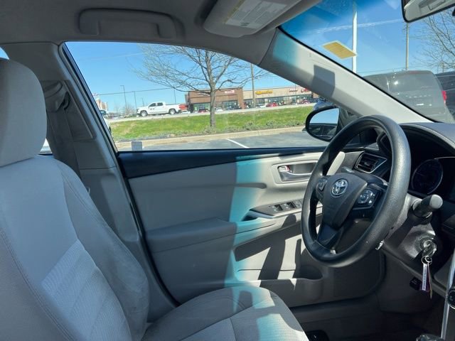 Used 2016 Toyota Camry LE FWD image 30