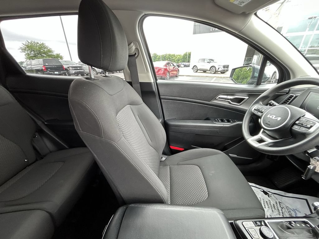 Used 2023 Kia Sportage LX AWD/4WD image 12