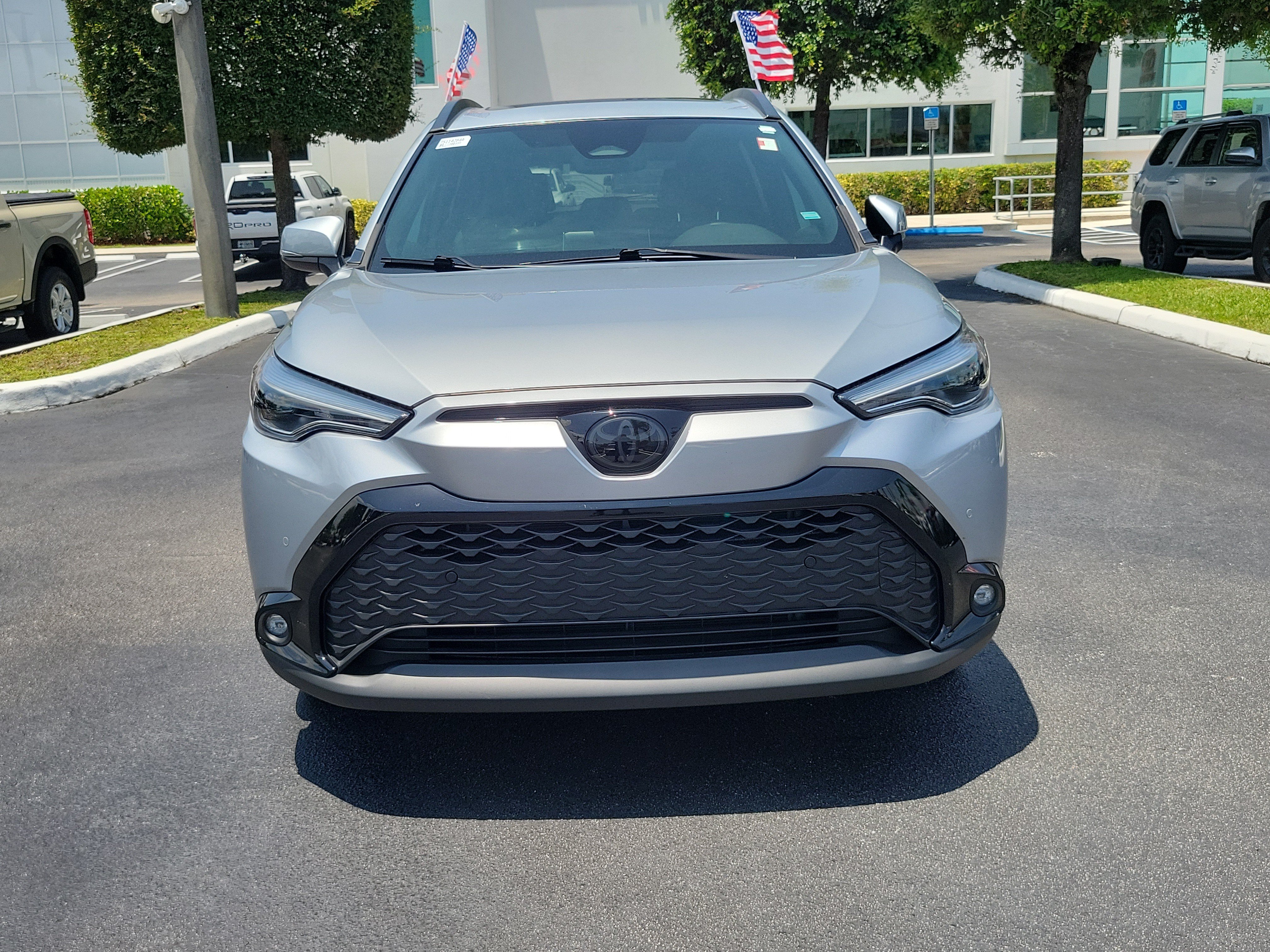 Used 2024 Toyota Corolla Cross AWD Hybrid w/ Convenience Package image 4
