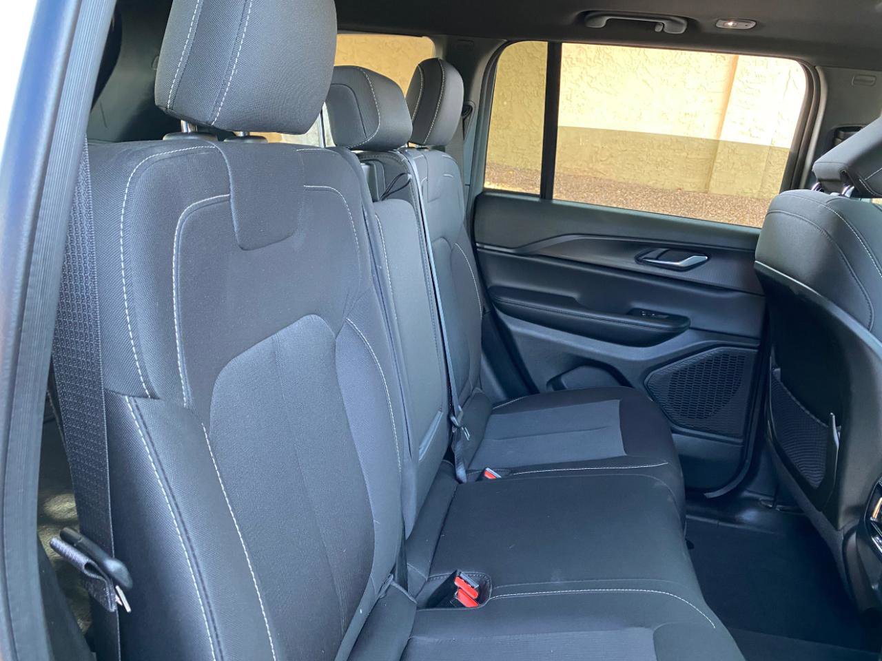 Used 2024 Jeep Grand Cherokee Laredo X w/ Trailer Tow Package AWD/4WD image 41