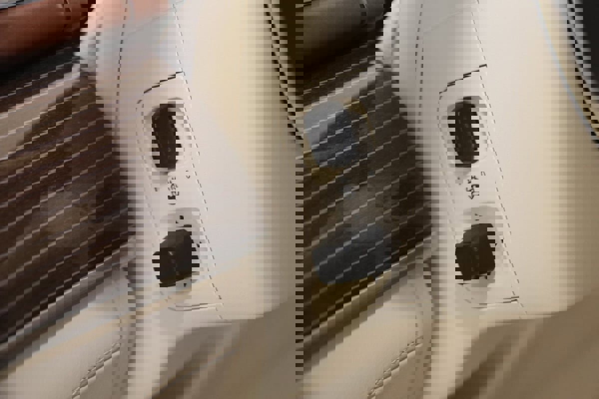 Used 2022 Mercedes-Benz Maybach GLS 600 4MATIC image 43