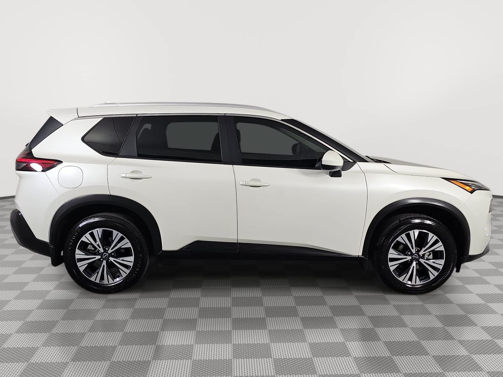 Used 2023 Nissan Rogue SV w/ SV Premium B Package FWD image 9