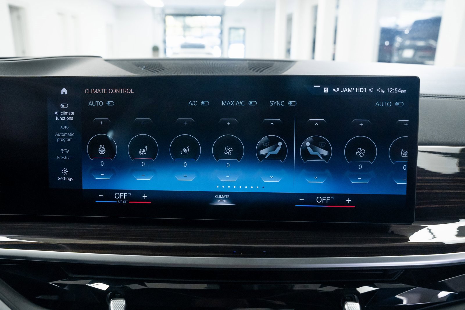 Used 2023 BMW X7 M60i w/ Executive Package image 13