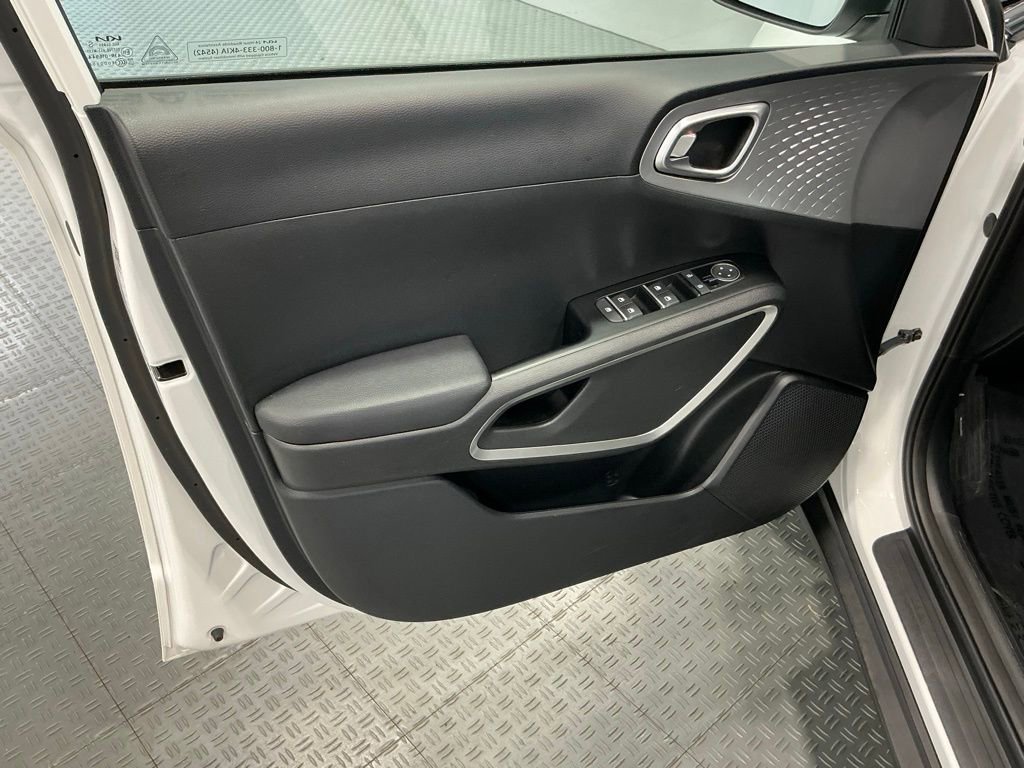 Used 2025 Kia Soul LX w/ LX Technology Package image 36