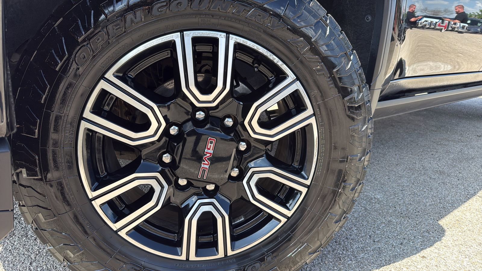 Used 2022 GMC Sierra 2500 AT4 w/ AT4 Premium Plus Package AWD/4WD image 27