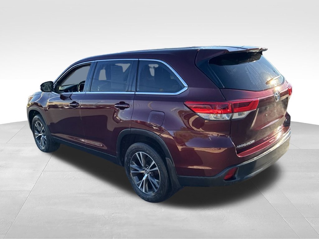 Used 2019 Toyota Highlander LE AWD/4WD image 19
