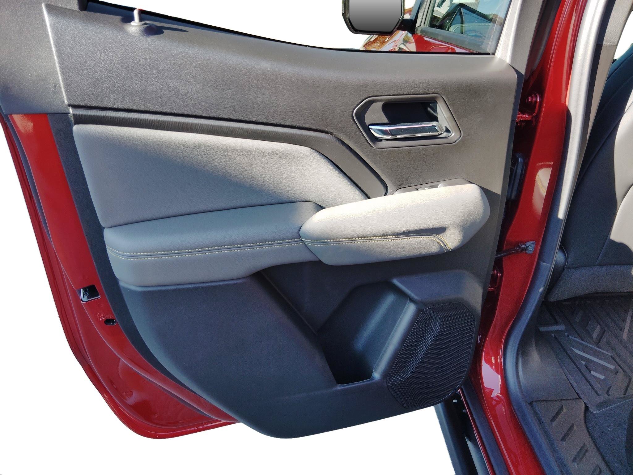 New 2026 Chevrolet Colorado ZR2 w/ Technology Package AWD/4WD image 25