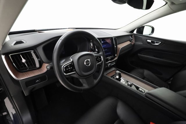 Used 2024 Volvo XC60 B5 Plus image 10