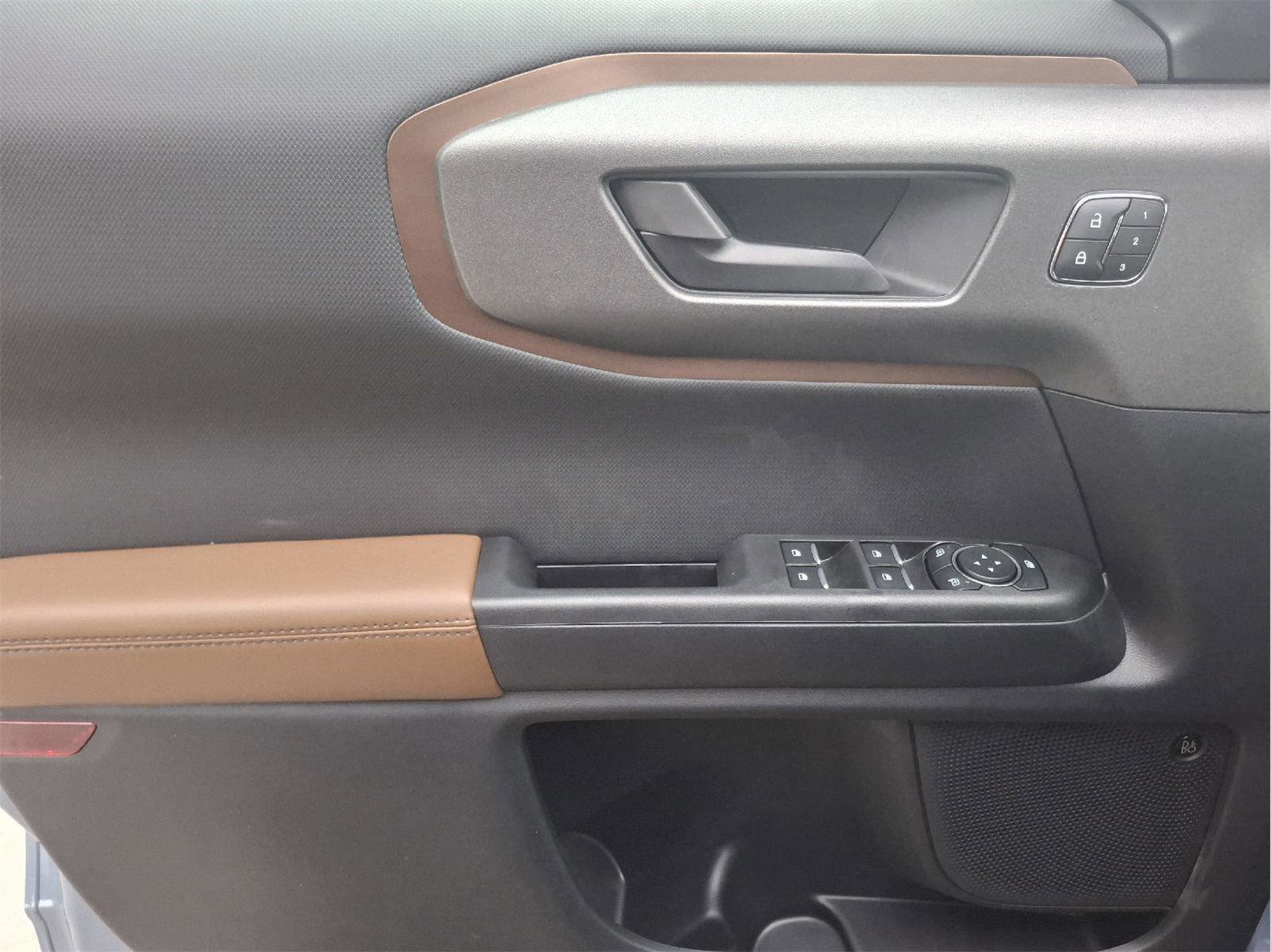 New 2025 Ford Bronco Sport Outer Banks w/ Outer Banks Tech Package+ AWD/4WD image 9
