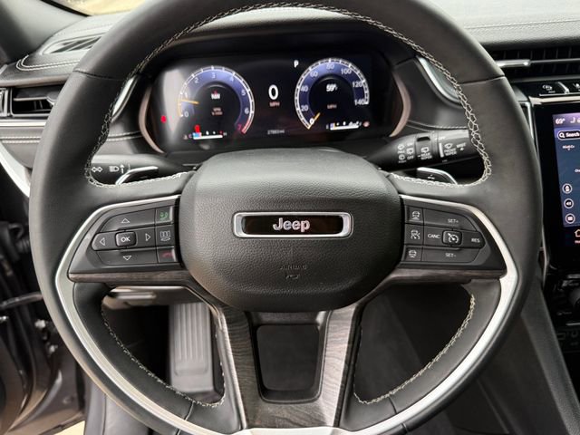 Used 2024 Jeep Grand Cherokee Limited w/ Black Appearance Package AWD/4WD image 13