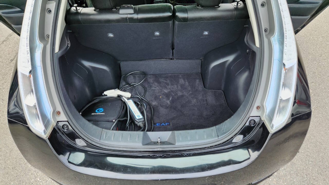 Used 2013 Nissan Leaf SL FWD image 32