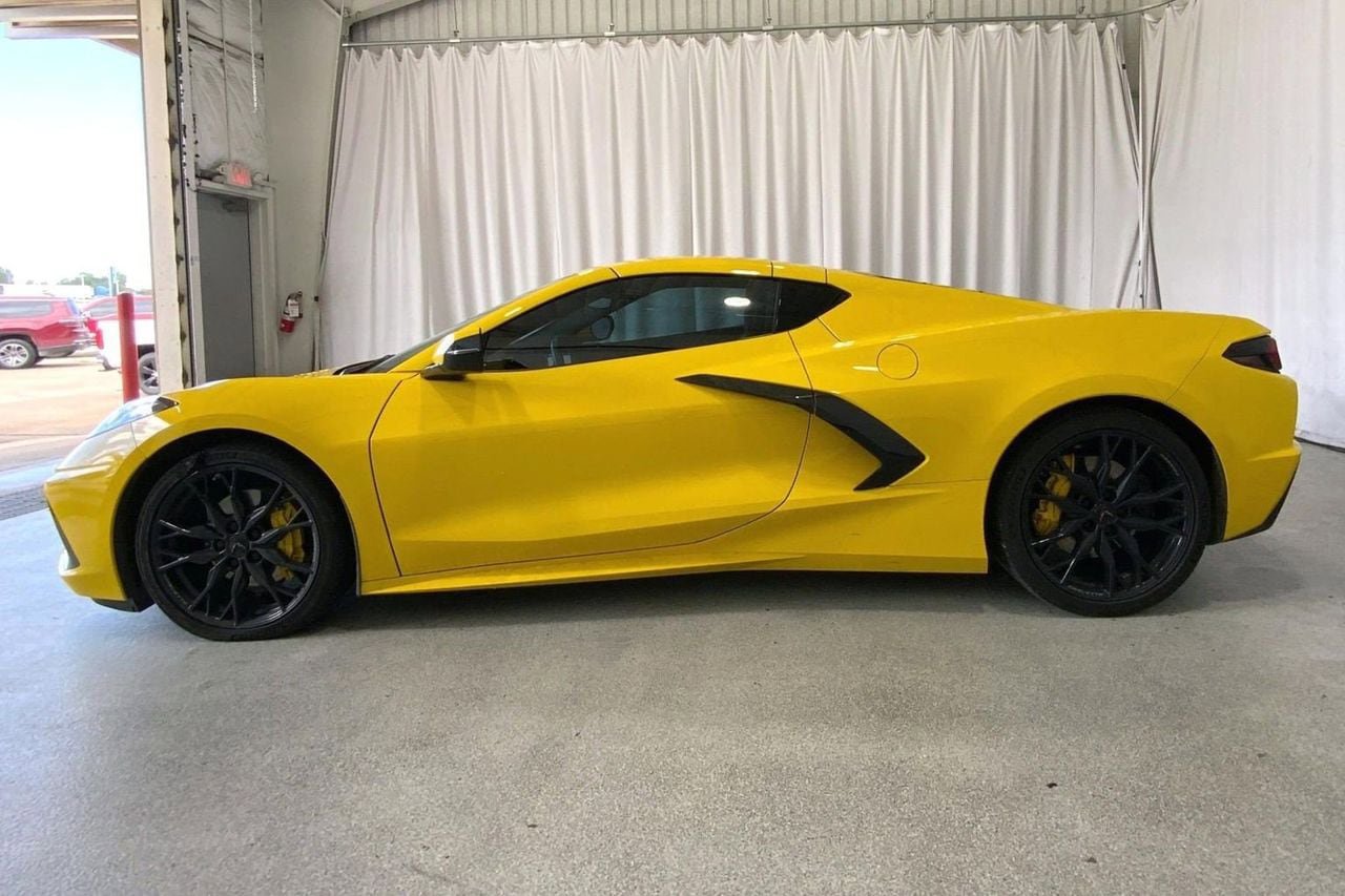 Used 2025 Chevrolet Corvette Stingray Coupe w/ 1LT RWD image 22