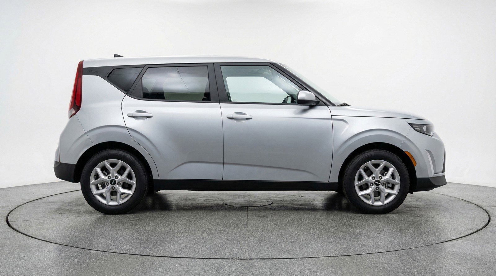 Used 2025 Kia Soul LX w/ LX Technology Package FWD image 11