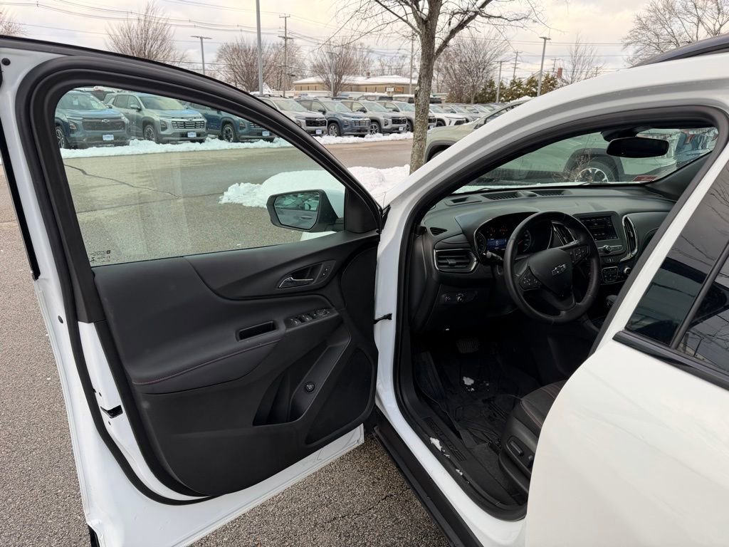 Used 2022 Chevrolet Equinox RS w/ LPO, Floor Liner Package image 10