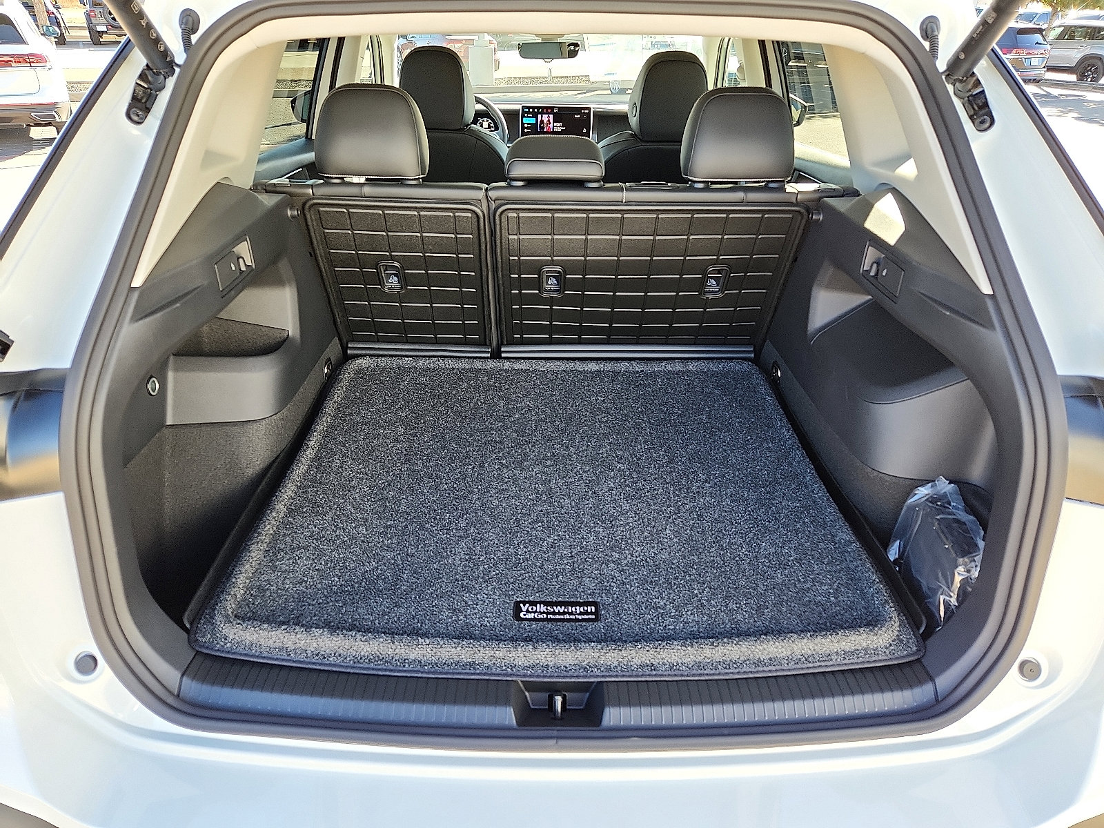 New 2026 Volkswagen Tiguan SE image 9