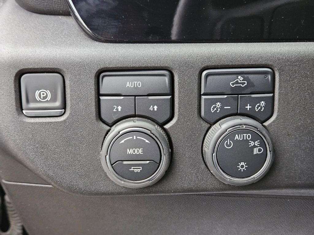 Used 2025 Chevrolet Silverado 1500 LT image 25