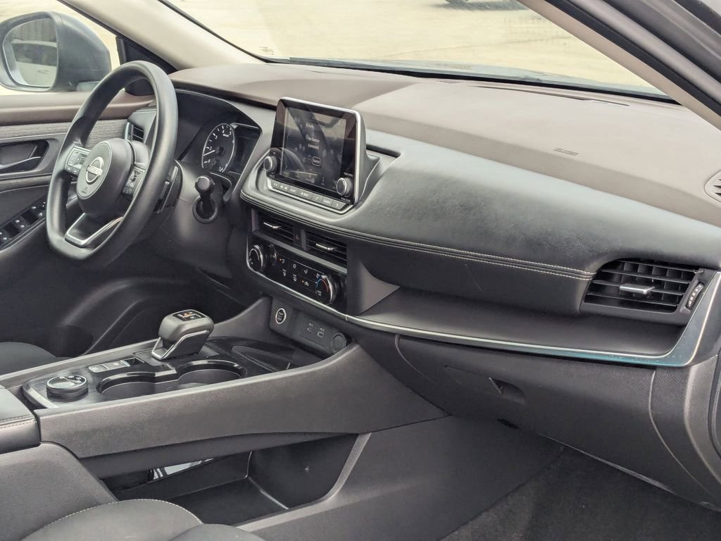 Used 2023 Nissan Rogue S image 31