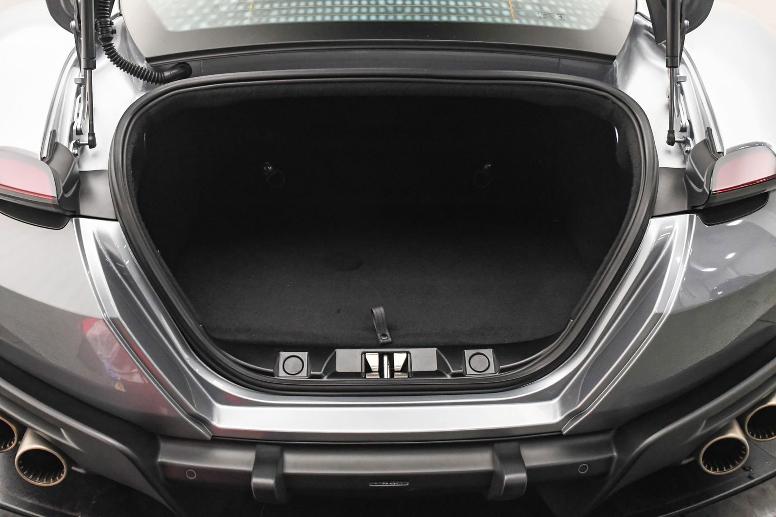 Certified 2023 Ferrari Roma image 8