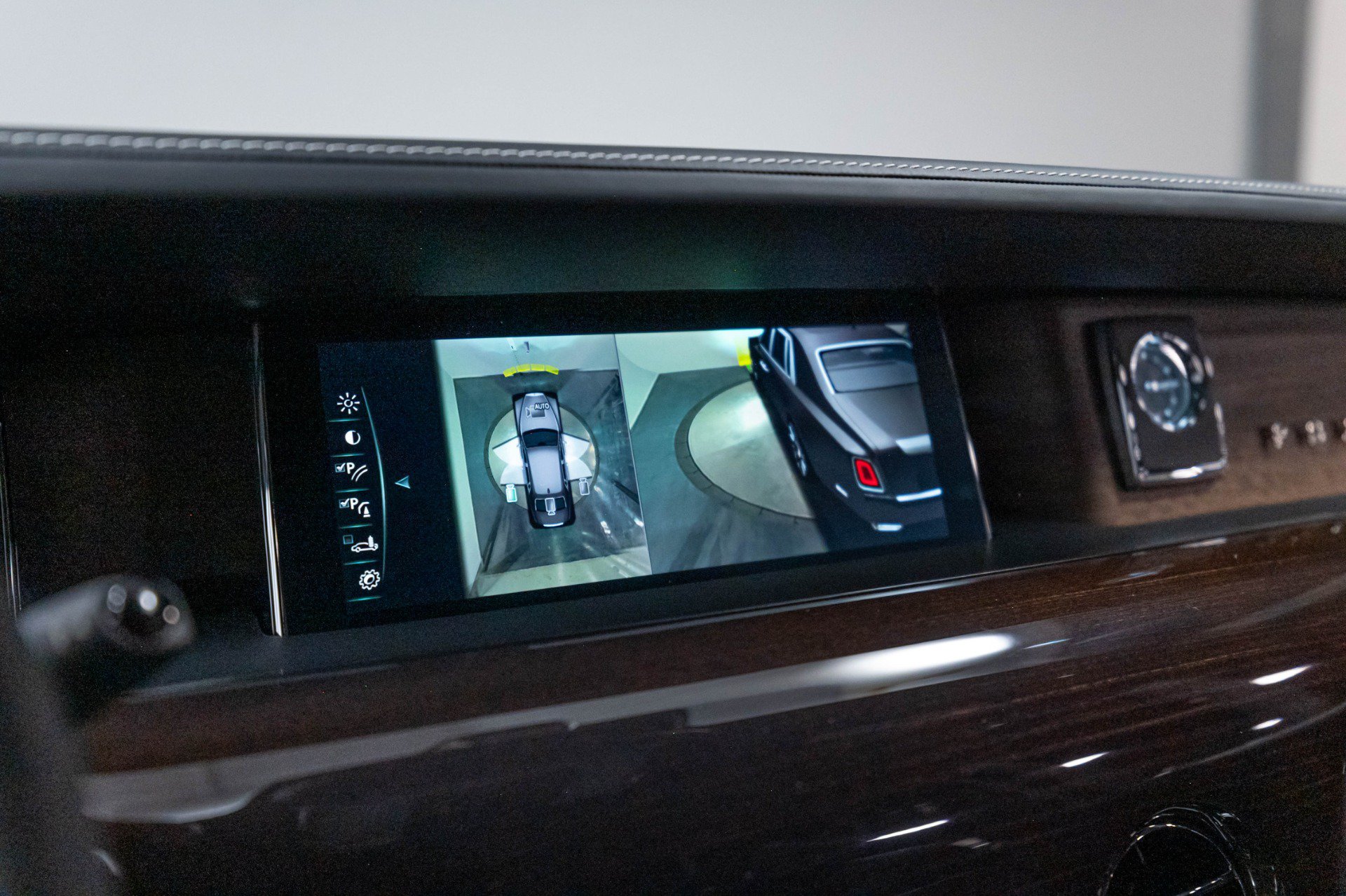 Used 2024 Rolls-Royce Phantom Sedan w/ The Phantom Package RWD image 75