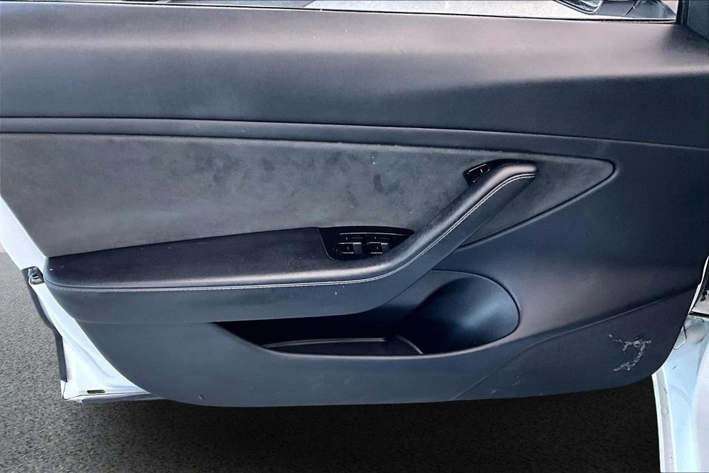 Used 2019 Tesla Model 3 Standard Range Plus image 18