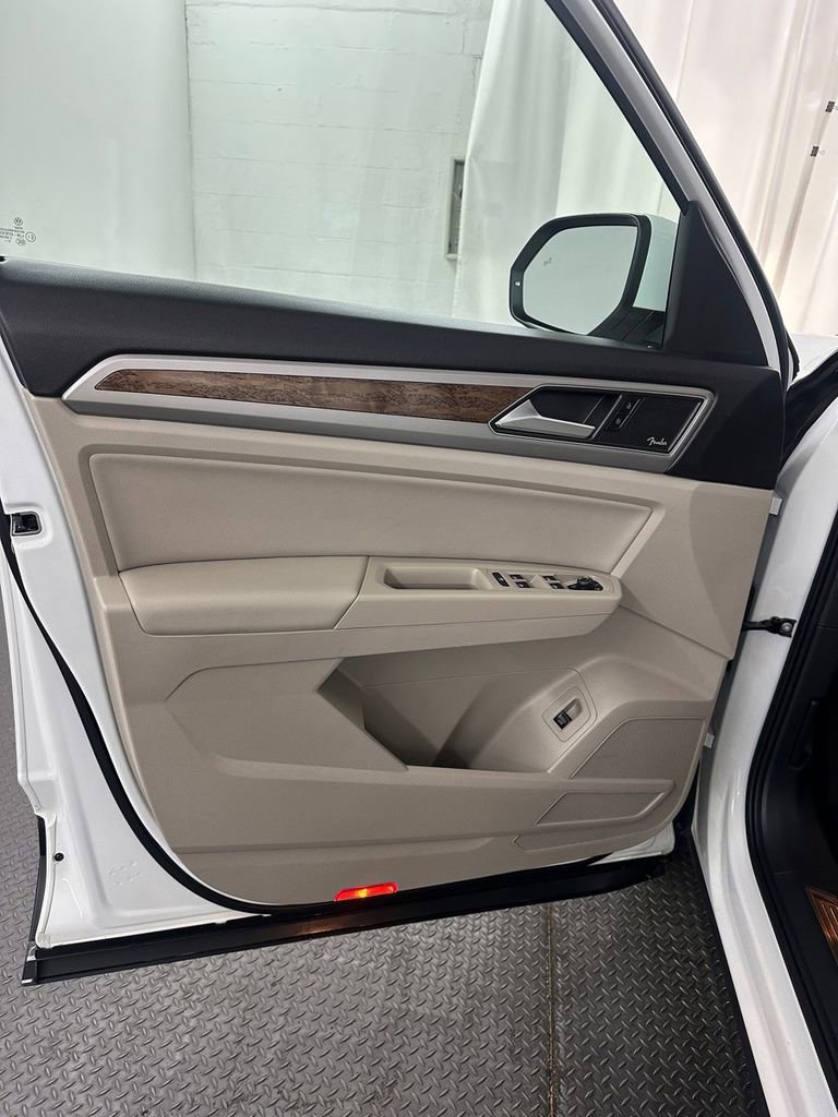 Used 2019 Volkswagen Atlas SEL Premium image 9