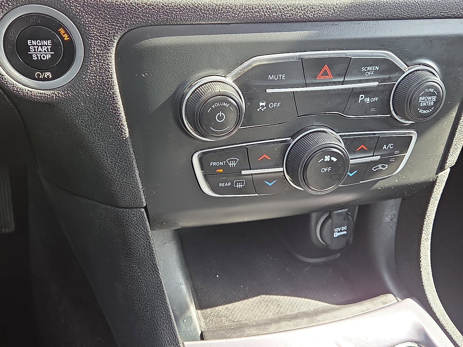 Used 2021 Dodge Charger SXT w/ Leather Interior Group image 15