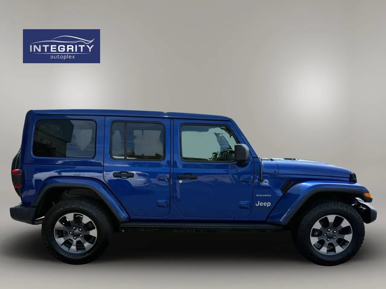 Used 2019 Jeep Wrangler Unlimited Sahara image 2