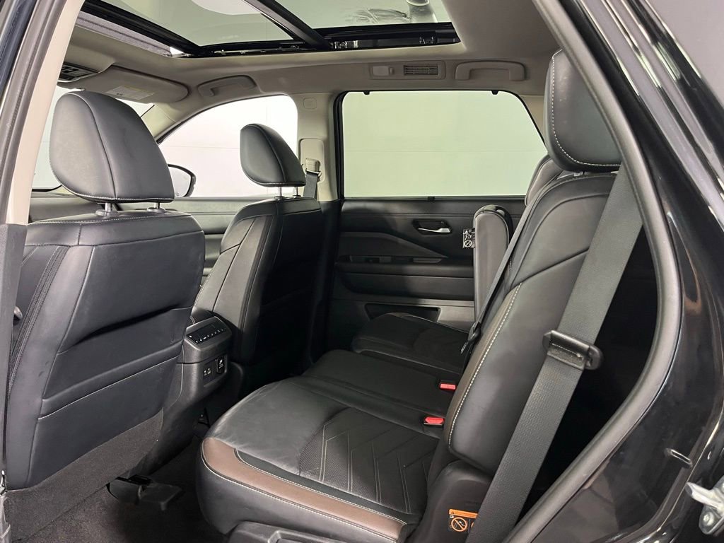 Used 2023 Nissan Pathfinder Platinum w/ Cargo Package image 26