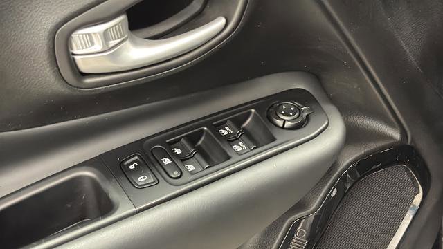 Used 2023 Jeep Renegade Altitude image 20