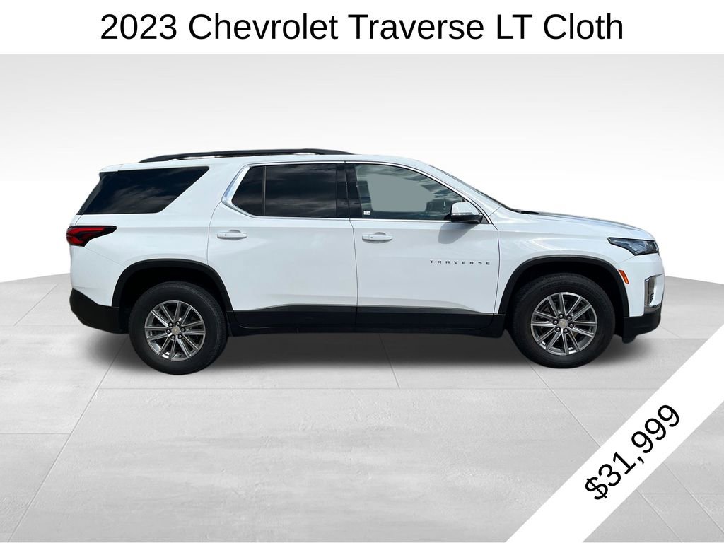 Used 2023 Chevrolet Traverse LT FWD image 2