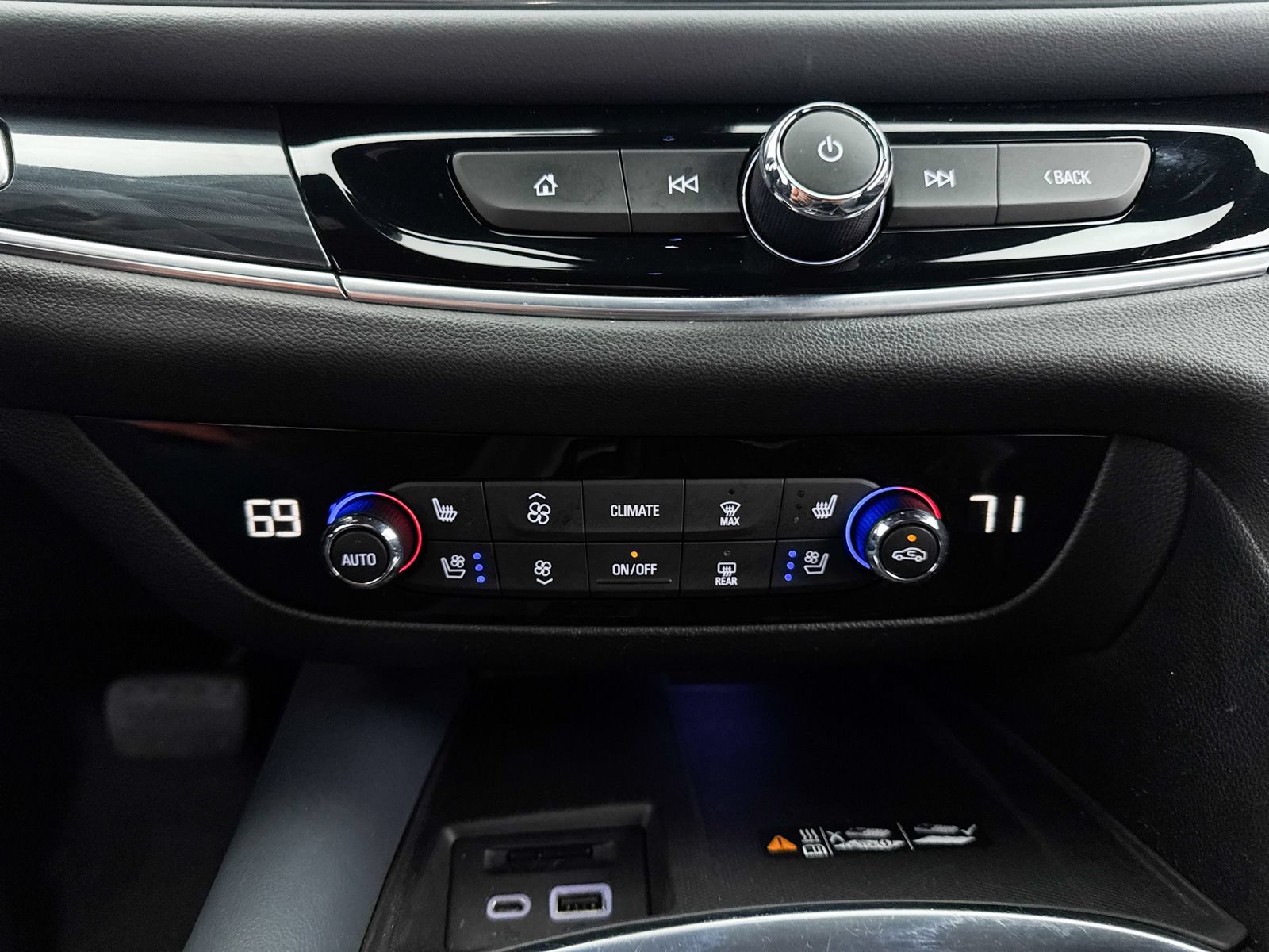 Used 2022 Buick Enclave Premium AWD/4WD image 26