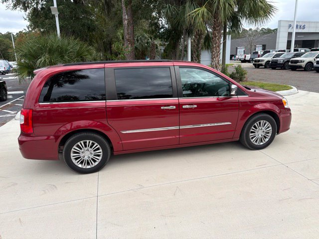 Used 2015 Chrysler Town & Country Touring-L w/ Driver Convenience Group FWD image 3