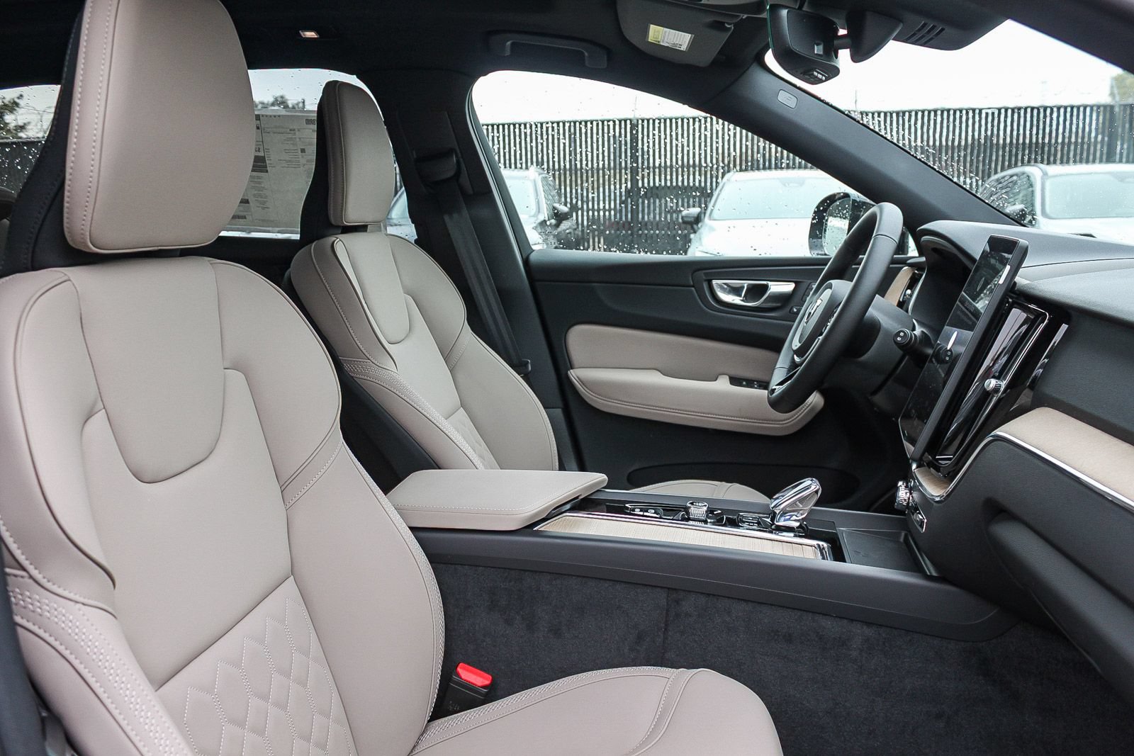 New 2026 Volvo XC60 B5 Plus w/ Climate Package PRO AWD/4WD image 19