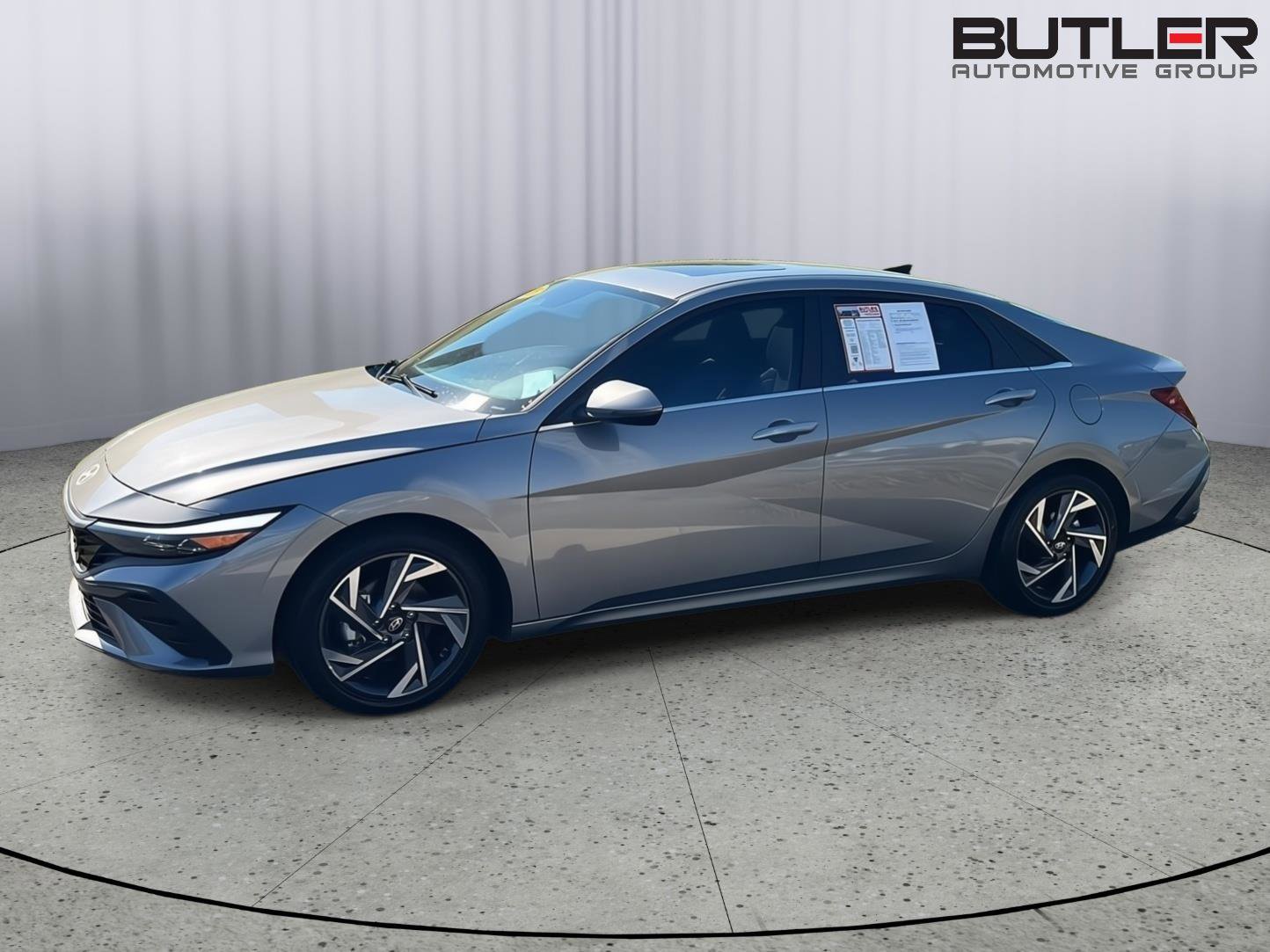 Used 2025 Hyundai Elantra Limited image 3