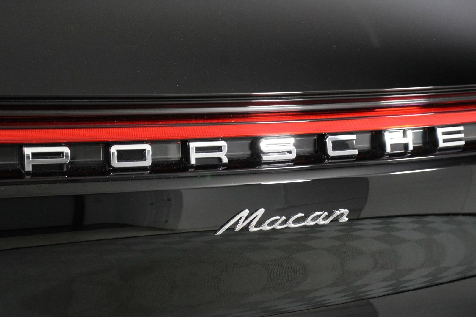 Certified 2025 Porsche Macan image 22