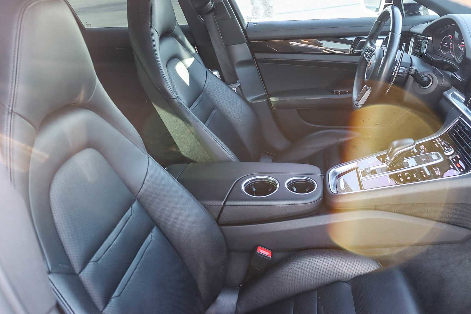 Used 2018 Porsche Panamera 4 image 17