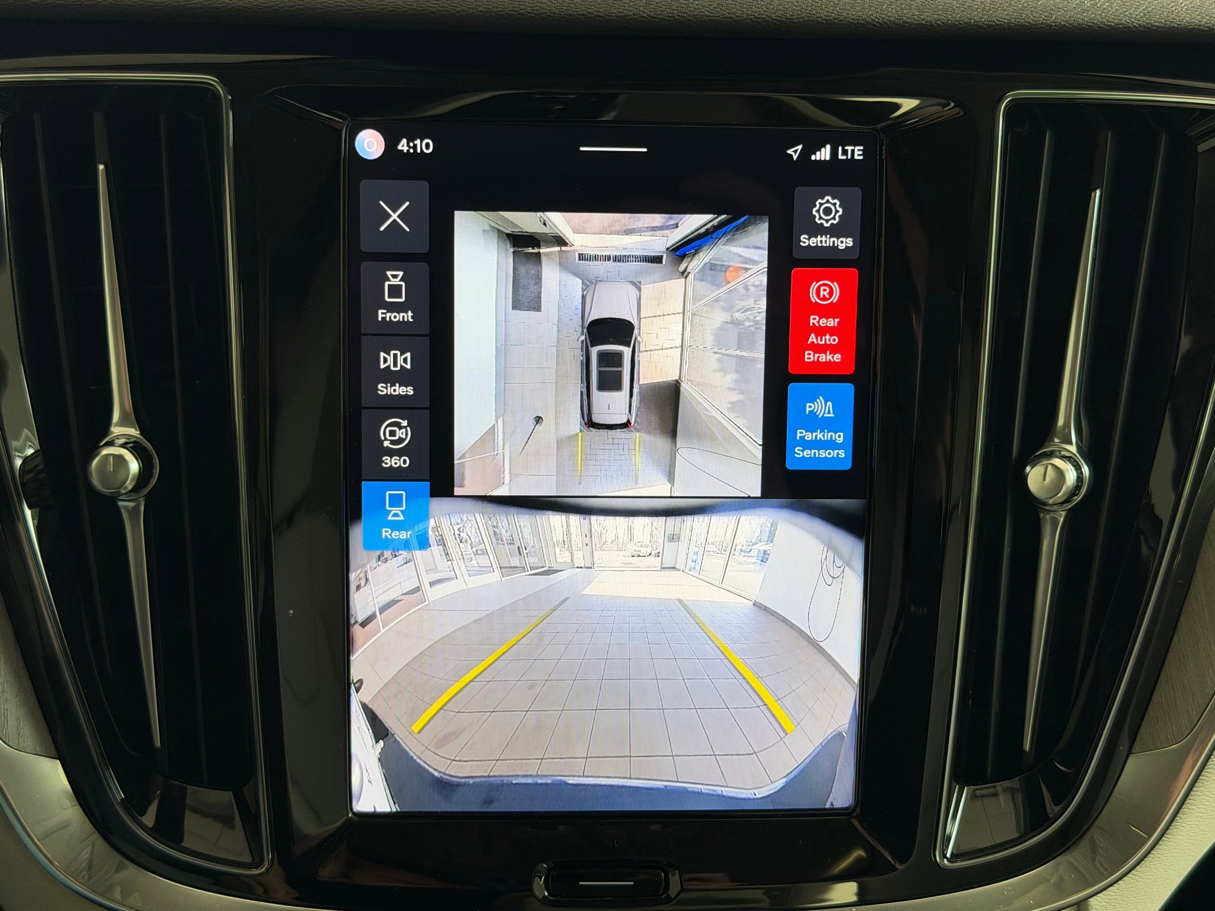 Certified 2025 Volvo V60 B5 Cross Country Plus AWD/4WD image 18