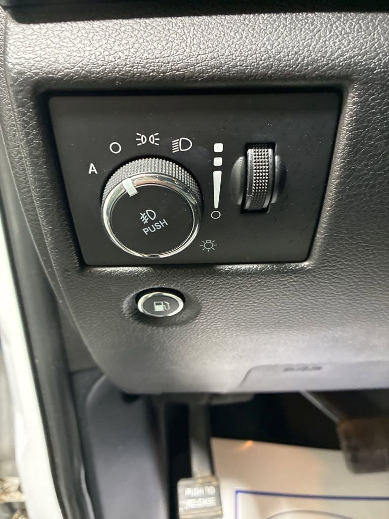 Used 2019 Jeep Grand Cherokee Limited image 14